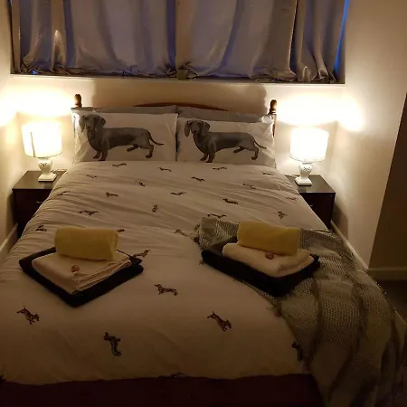 Cosy In Leeds Near Roundhay Park 度假居