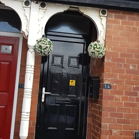 Cosy In Leeds Near Roundhay Park *