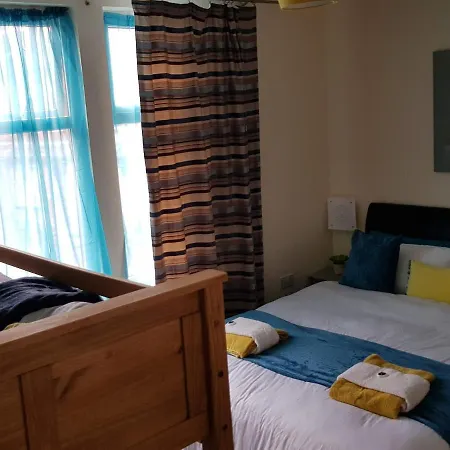 Cosy In Leeds Near Roundhay Park *