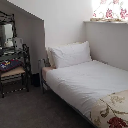Cosy In Leeds Near Roundhay Park 度假居