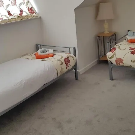 Cosy In Leeds Near Roundhay Park *