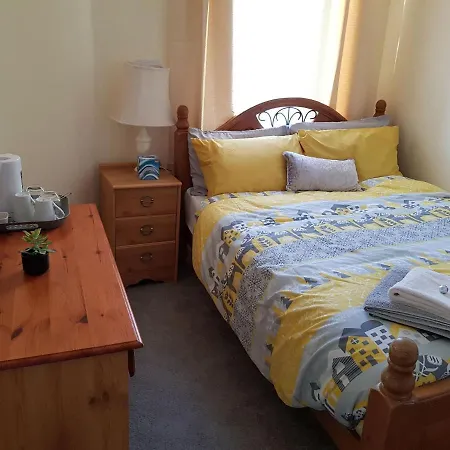 Cosy In Leeds Near Roundhay Park *